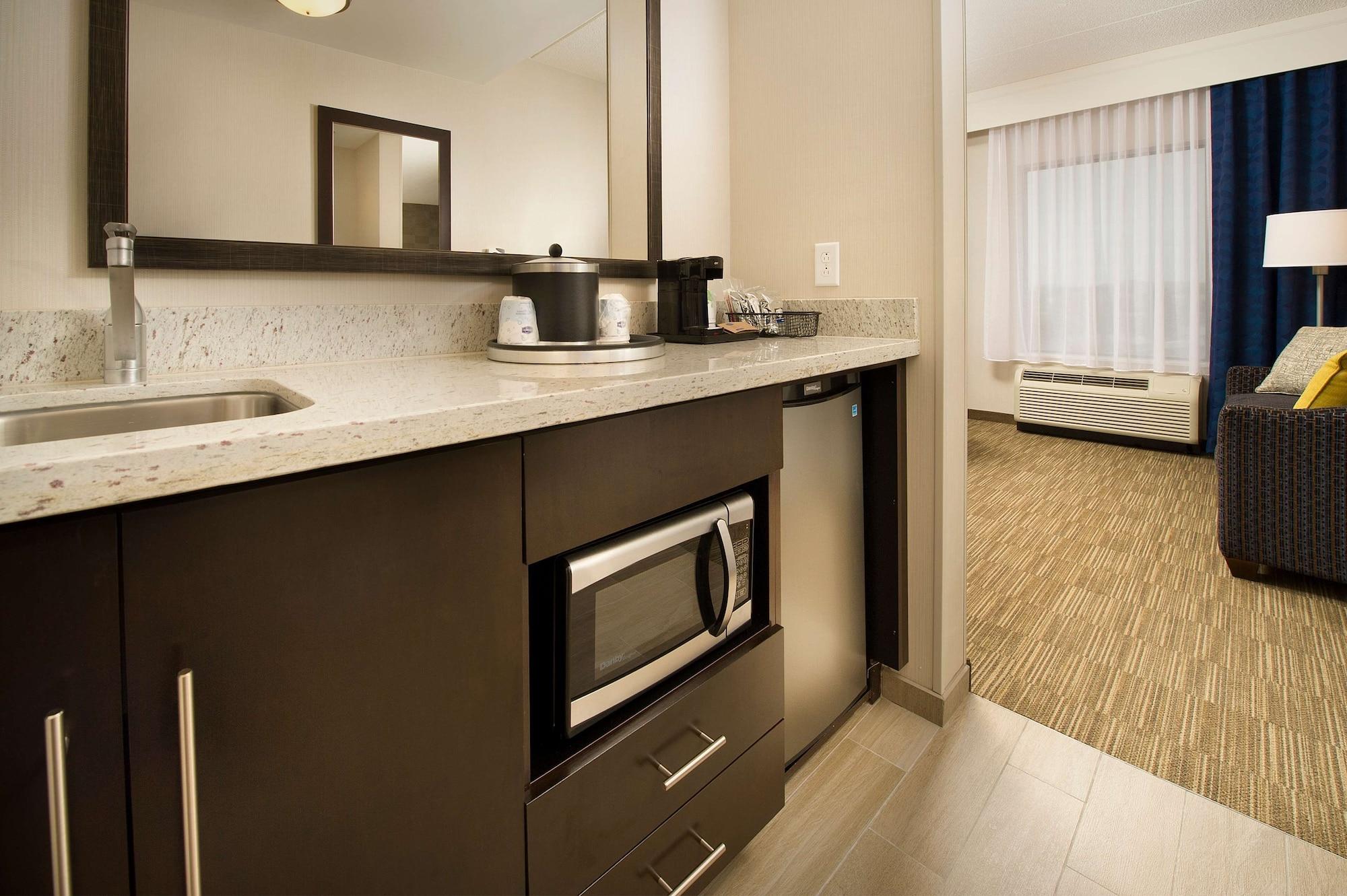 Hampton Inn & Suites Baltimore/Woodlawn Exteriör bild