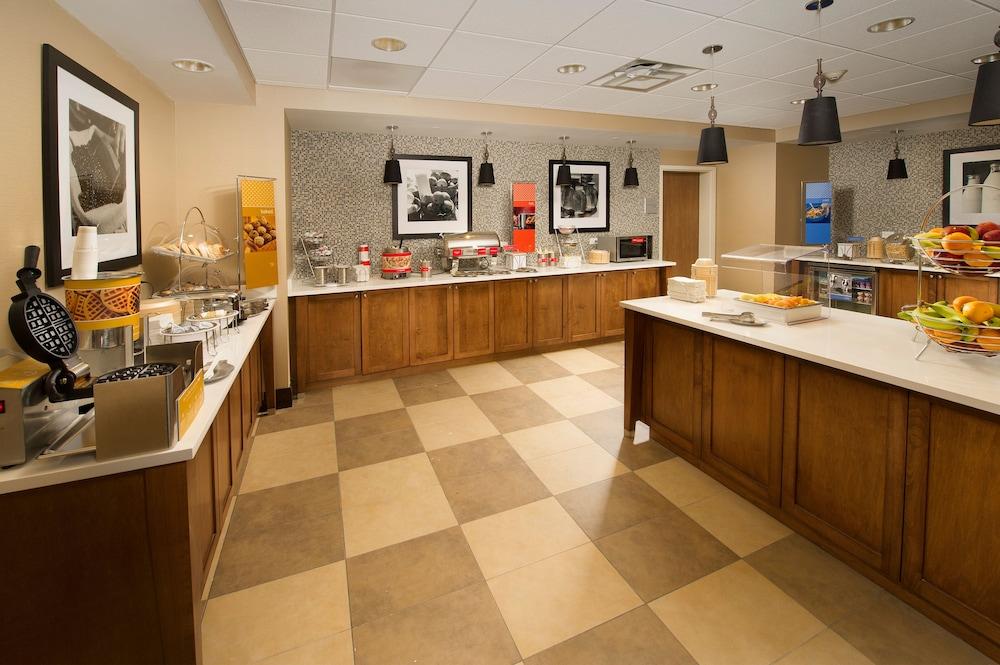 Hampton Inn & Suites Baltimore/Woodlawn Exteriör bild
