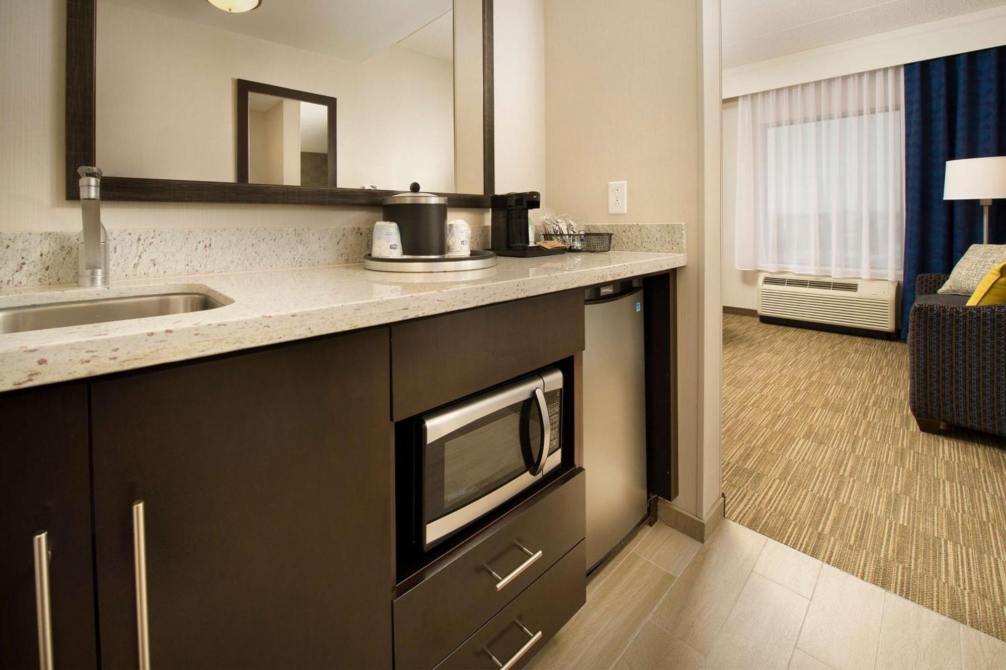 Hampton Inn & Suites Baltimore/Woodlawn Exteriör bild