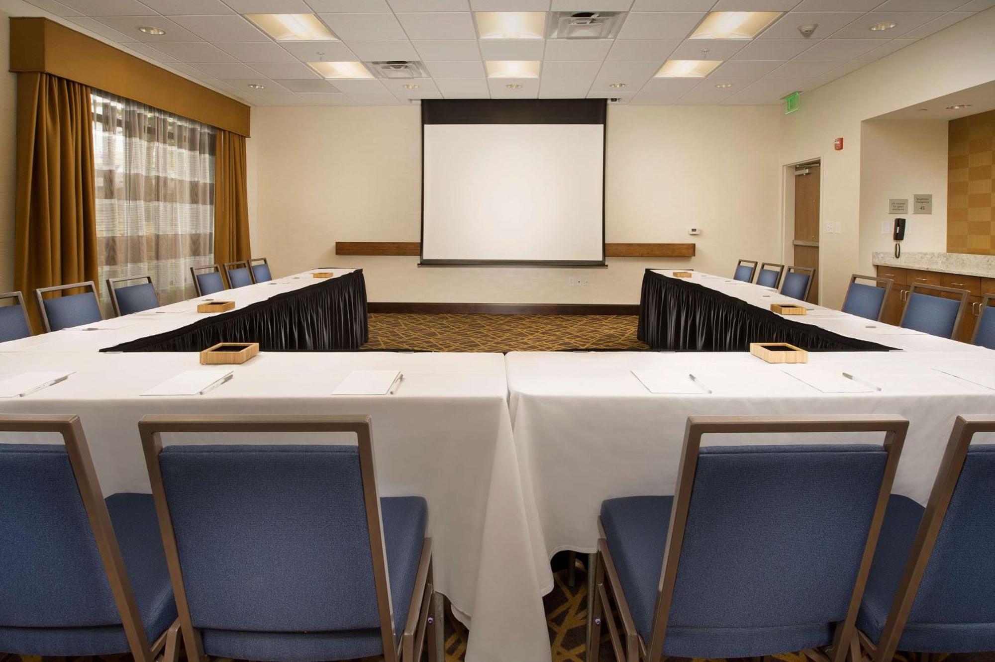 Hampton Inn & Suites Baltimore/Woodlawn Exteriör bild