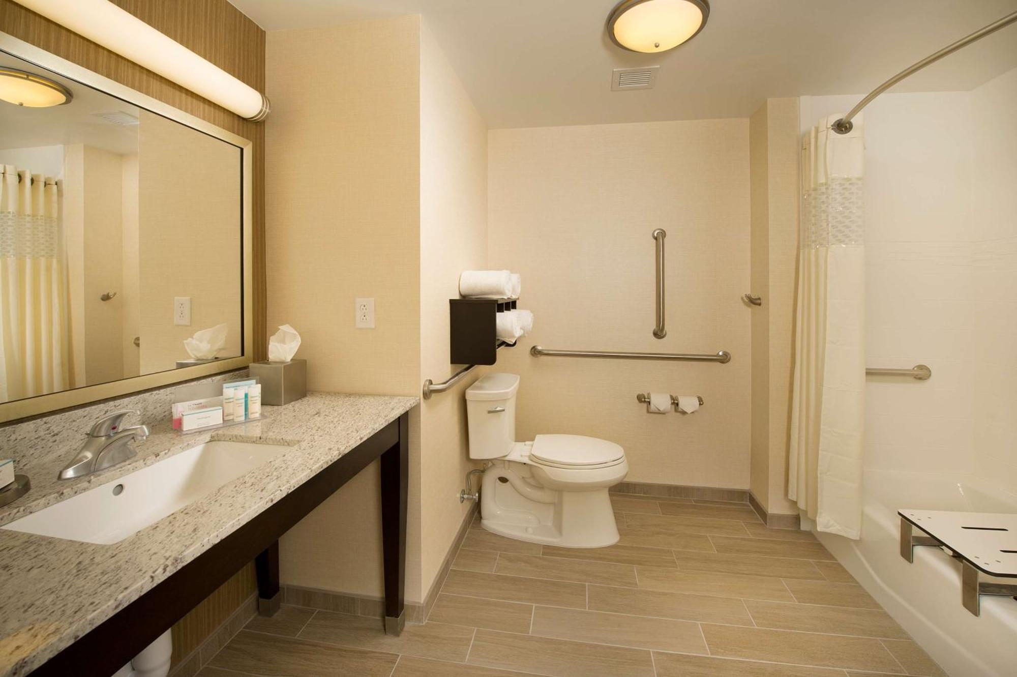 Hampton Inn & Suites Baltimore/Woodlawn Exteriör bild