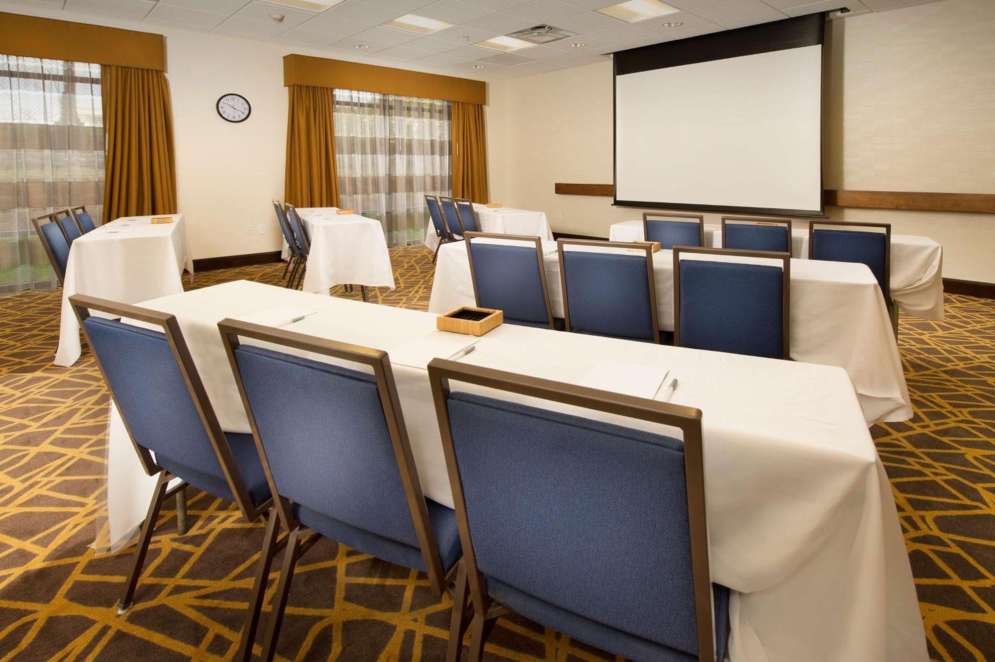 Hampton Inn & Suites Baltimore/Woodlawn Exteriör bild