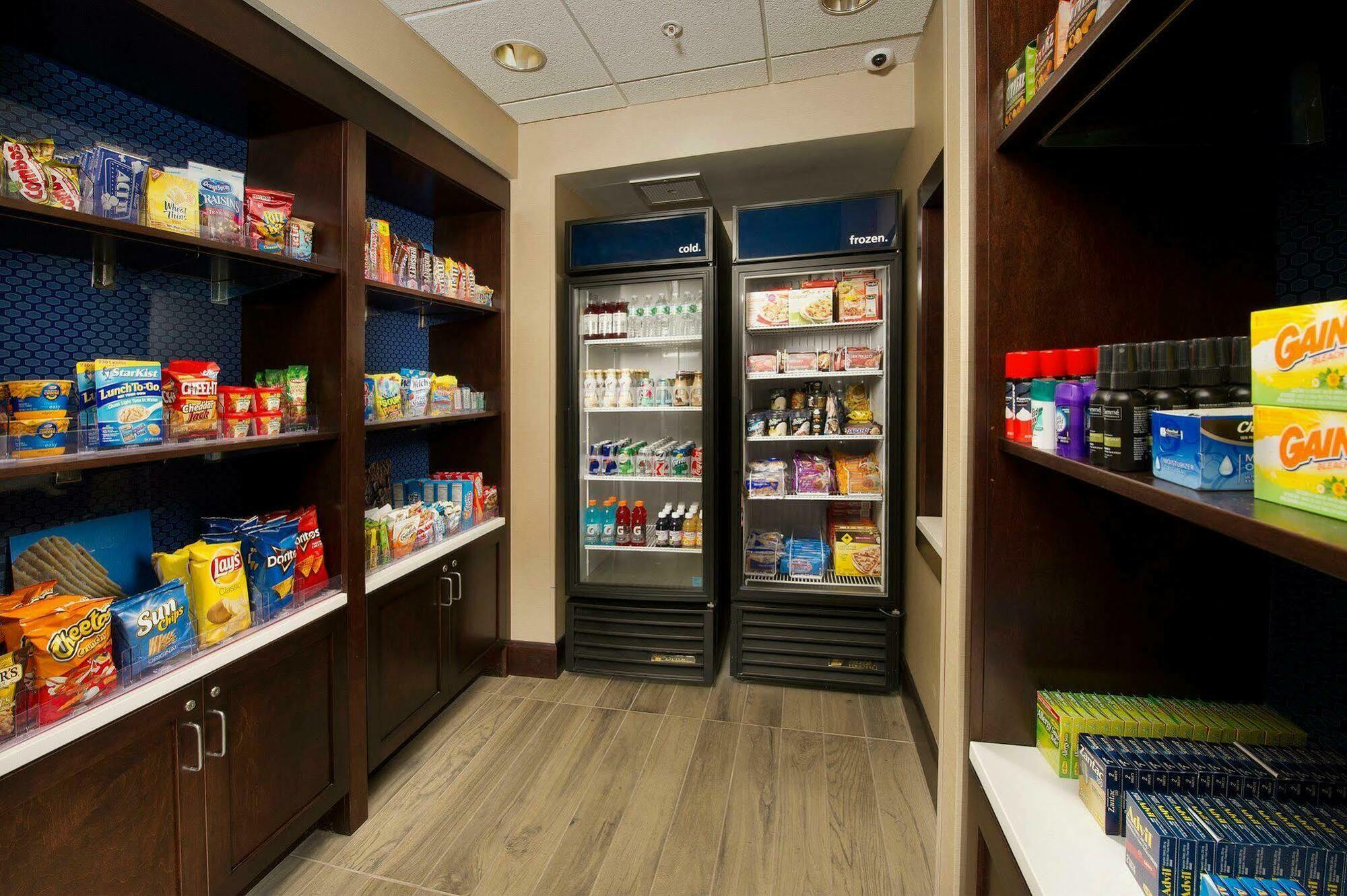 Hampton Inn & Suites Baltimore/Woodlawn Exteriör bild